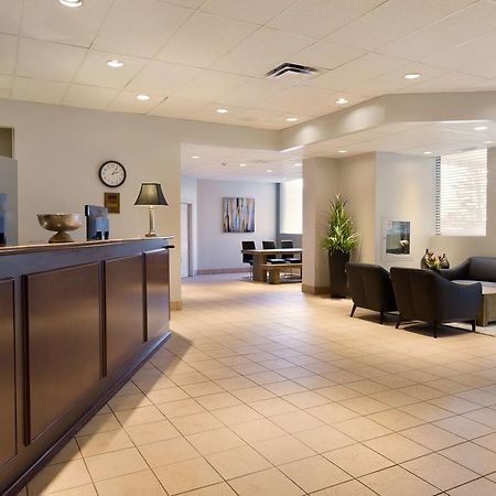 Travelodge Calgary Macleod Trail Bagian luar foto