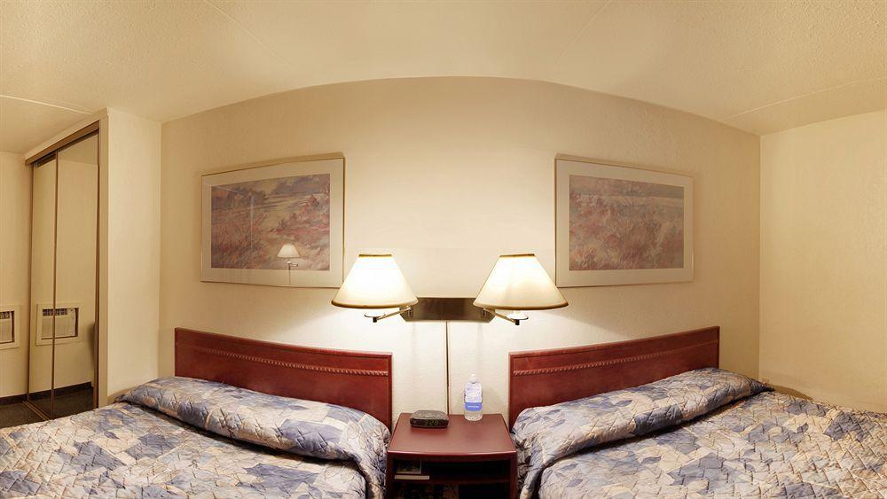 Travelodge Calgary Macleod Trail Bagian luar foto