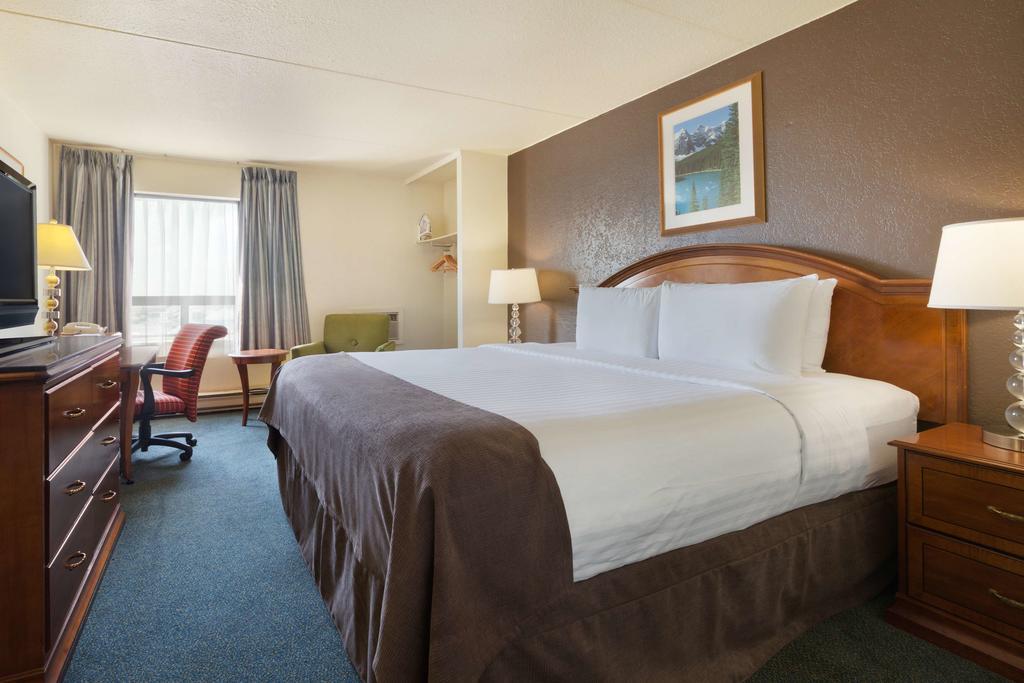 Travelodge Calgary Macleod Trail Bagian luar foto