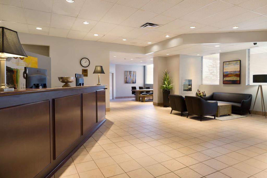 Travelodge Calgary Macleod Trail Bagian luar foto