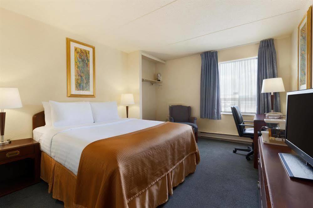 Travelodge Calgary Macleod Trail Bagian luar foto