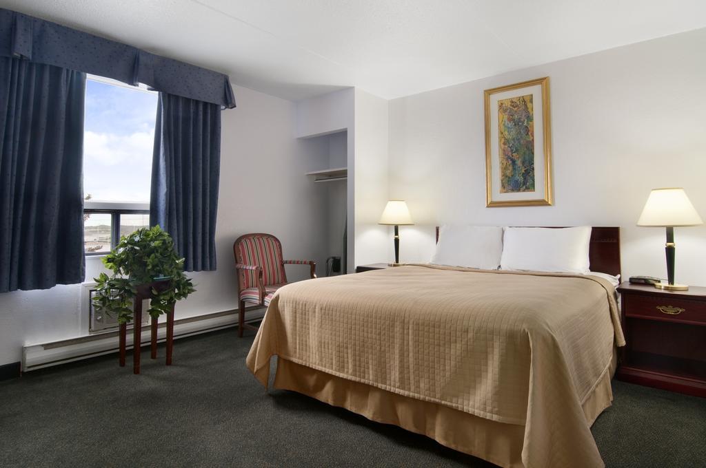 Travelodge Calgary Macleod Trail Bagian luar foto